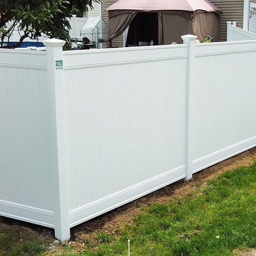 Vinyl Fence installation in Rhode Island